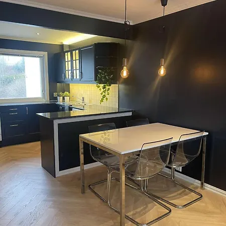 Cozy With Short Distance To Aker And The Center Apartamento Stord